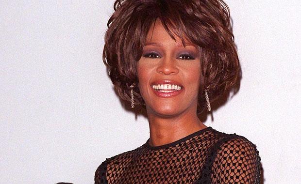 12 objetos leiloados de Whitney Houston que são puro desejo (e outros nem tanto)-0