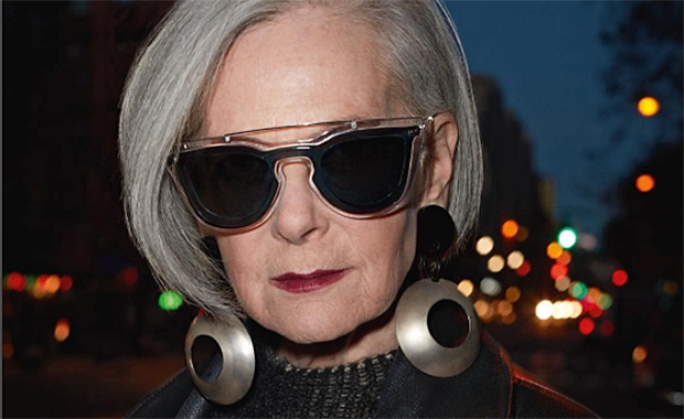 Depois de ser confundida com ícone fashion, professora vira modelo aos 63 anos-0