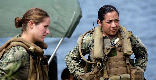 Oficial da marinha se alista para ser a primeira mulher a fazer parte dos Navy SEALs-0