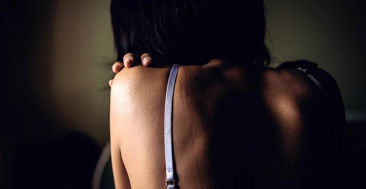Exposição mostra roupa de mulheres que sofreram estupro-0