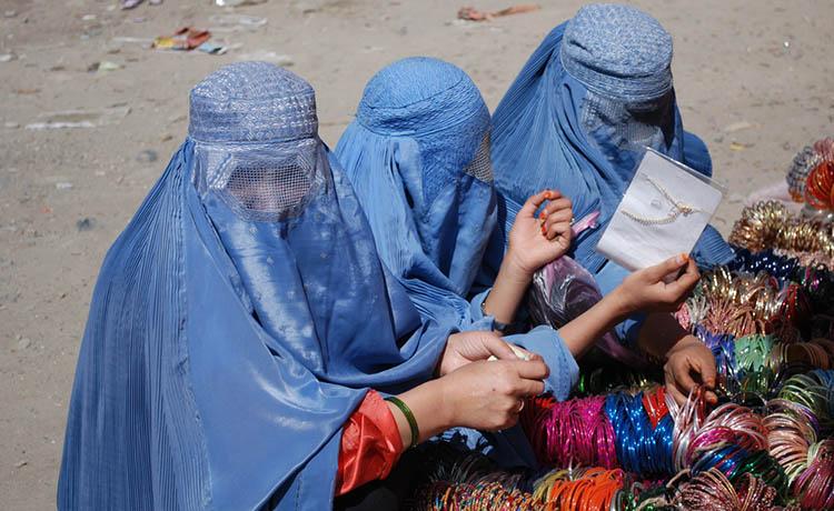Mulheres afegãs lutam para poderem ser chamadas pelo próprio nome-0