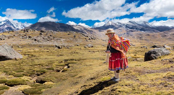 “Cholitas Escaladoras” chegam ao topo da segunda montanha mais alta do mundo!-0